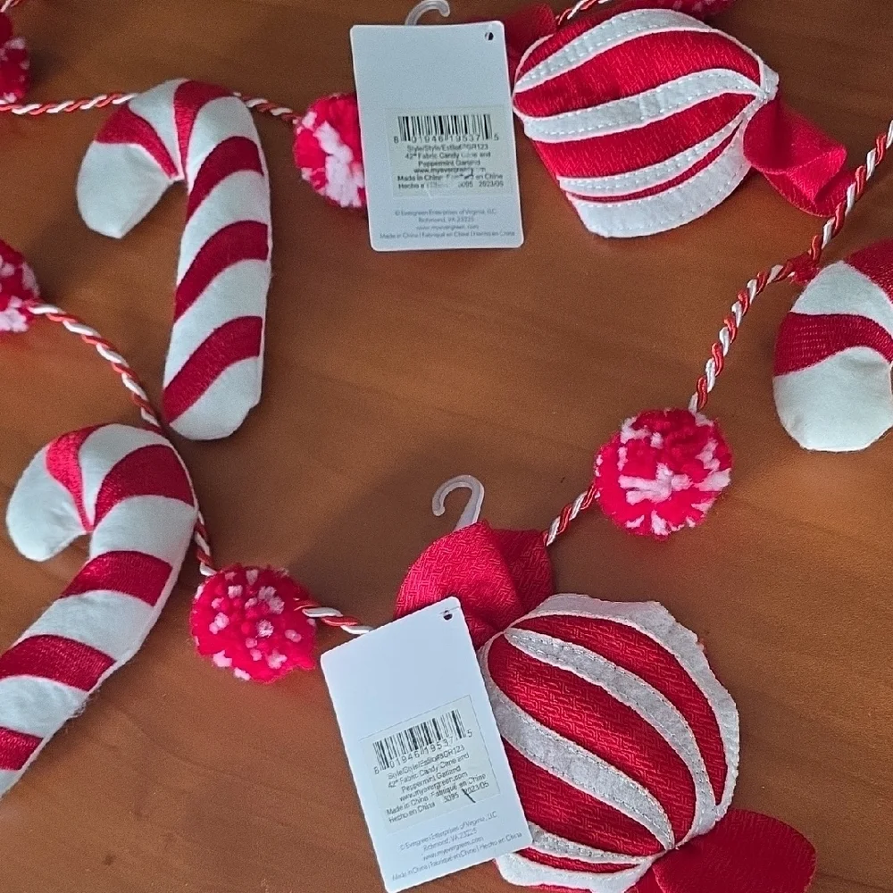 Festive Red & White Candy Garland